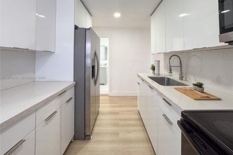 House in West Park, Florida 4 bedrooms № 2033199 - photo 9