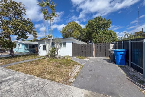 House in West Park, Florida 4 bedrooms № 2033199 - photo 2