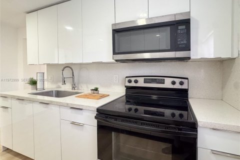 House in West Park, Florida 4 bedrooms № 2033199 - photo 7