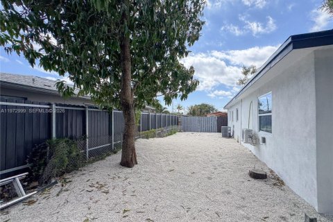 House in West Park, Florida 4 bedrooms № 2033199 - photo 24