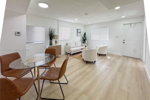 House in West Park, Florida 4 bedrooms № 2033199 - photo 4