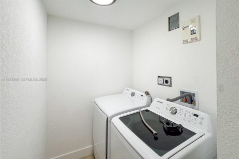 House in West Park, Florida 4 bedrooms № 2033199 - photo 20