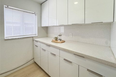 House in West Park, Florida 4 bedrooms № 2033199 - photo 8