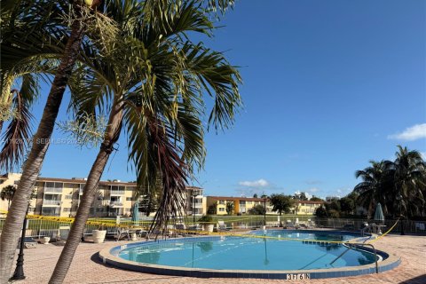 Condo in Aventura, Florida, 1 bedroom № 1987835 - photo 2