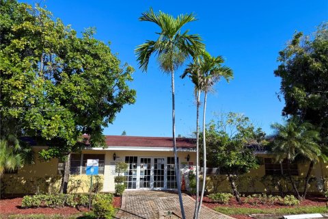 Condo in Aventura, Florida, 1 bedroom № 1987835 - photo 1