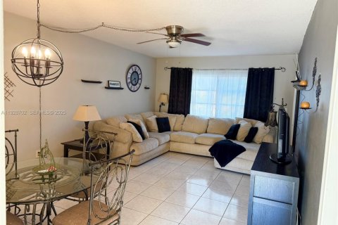 Condo in Aventura, Florida, 1 bedroom № 1987835 - photo 9
