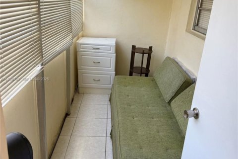 Condo in Aventura, Florida, 1 bedroom № 1987835 - photo 17