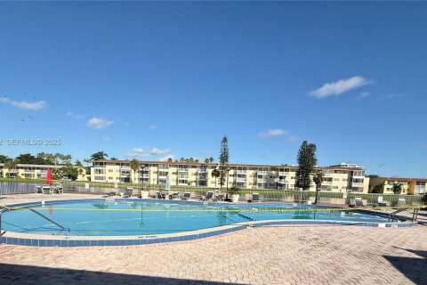 Condo in Aventura, Florida, 1 bedroom № 1987835 - photo 3