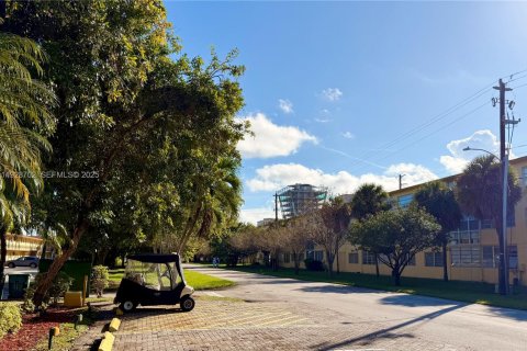 Condo in Aventura, Florida, 1 bedroom № 1987835 - photo 6