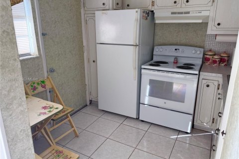 Condo in Aventura, Florida, 1 bedroom № 1987835 - photo 15
