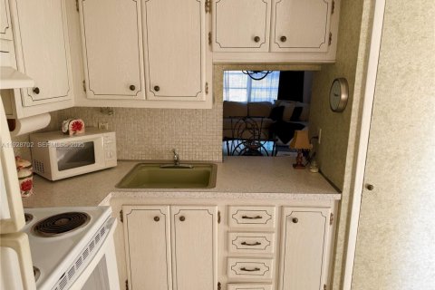 Condo in Aventura, Florida, 1 bedroom № 1987835 - photo 14