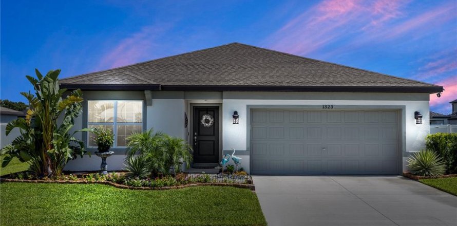House in Winter Haven, Florida 4 bedrooms, 173.26 sq.m. № 1782483