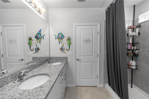 House in Winter Haven, Florida 4 bedrooms, 173.26 sq.m. № 1782483 - photo 19