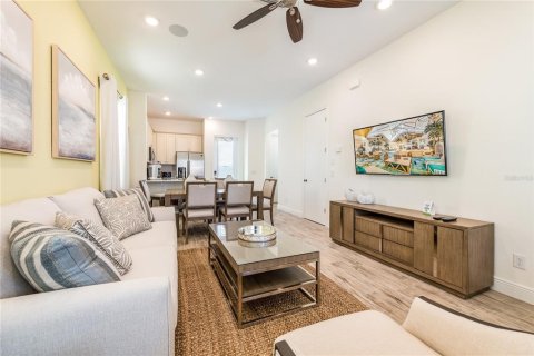 Casa en venta en Kissimmee, Florida, 2 dormitorios, 121.24 m2 № 2384244 - foto 2