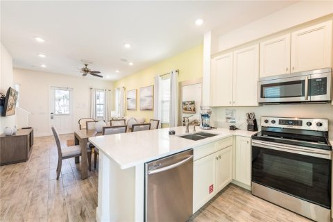 Casa en venta en Kissimmee, Florida, 2 dormitorios, 121.24 m2 № 2384244 - foto 6