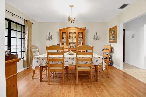 Casa en venta en Homestead, Florida, 4 dormitorios, 289.2 m2 № 2038535 - foto 13