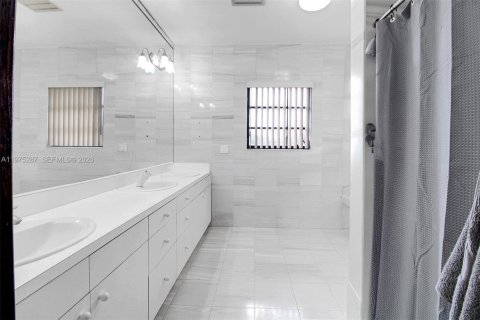 Casa en venta en Homestead, Florida, 4 dormitorios, 289.2 m2 № 2038535 - foto 21