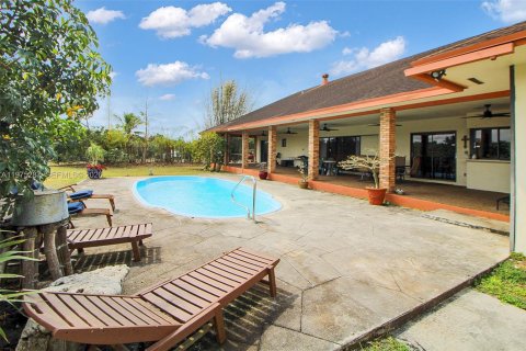 Casa en venta en Homestead, Florida, 4 dormitorios, 289.2 m2 № 2038535 - foto 10