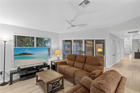 House in Kissimmee, Florida 4 bedrooms, 219.81 sq.m. № 2349158 - photo 10