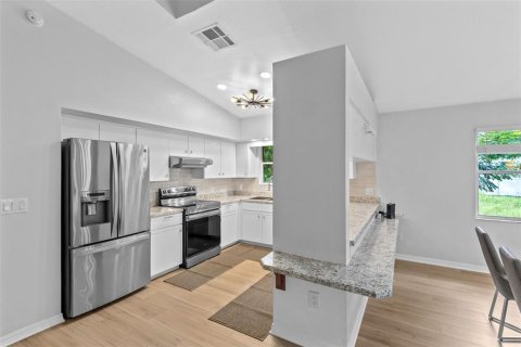 House in Kissimmee, Florida 4 bedrooms, 219.81 sq.m. № 2349158 - photo 6