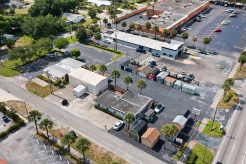Propiedad comercial en venta en St. Lucie, Florida № 1979462 - foto 11