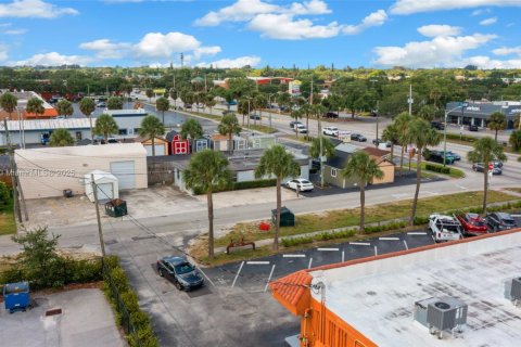 Propiedad comercial en venta en St. Lucie, Florida № 1979462 - foto 12