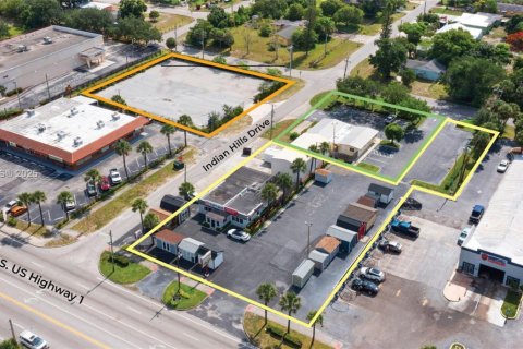 Propiedad comercial en venta en St. Lucie, Florida № 1979462 - foto 7