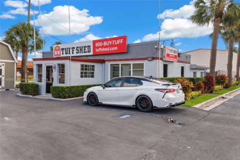 Propiedad comercial en venta en St. Lucie, Florida № 1979462 - foto 2