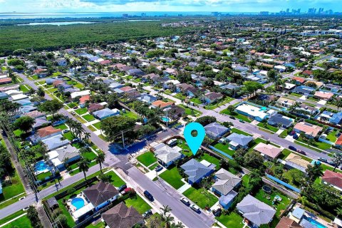 Купить виллу или дом в Дания-Бич, Флорида 2 спальни, 119.57м2, № 2073145 - фото 2