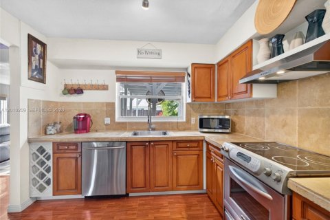 Купить виллу или дом в Дания-Бич, Флорида 2 спальни, 119.57м2, № 2073145 - фото 11