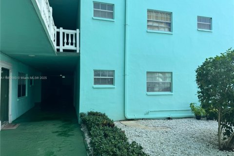 Condo in Lauderdale Lakes, Florida, 2 bedrooms № 1932719 - photo 9