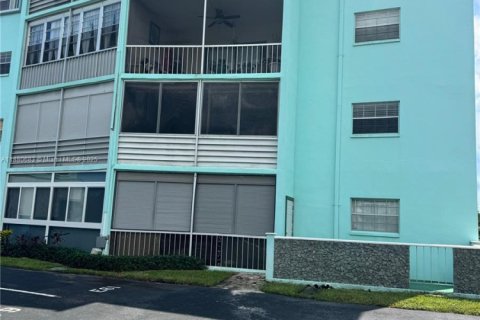 Condo in Lauderdale Lakes, Florida, 2 bedrooms № 1932719 - photo 8