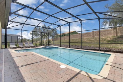 House in Davenport, Florida 8 bedrooms, 363.15 sq.m. № 1746970 - photo 24