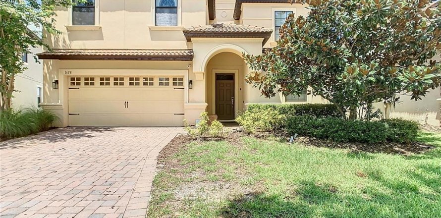 House in Davenport, Florida 8 bedrooms, 363.15 sq.m. № 1746970