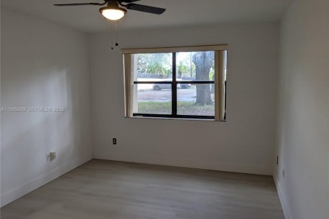 Купить кондоминиум в Майами, Флорида 6 комнат, 119.57м2, № 2085796 - фото 30
