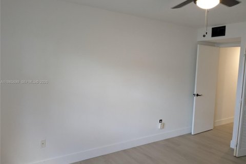 Купить кондоминиум в Майами, Флорида 6 комнат, 119.57м2, № 2085796 - фото 28