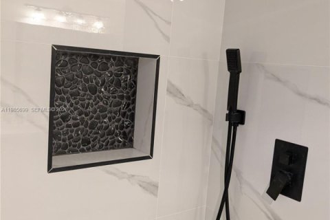 Купить кондоминиум в Майами, Флорида 6 комнат, 119.57м2, № 2085796 - фото 12