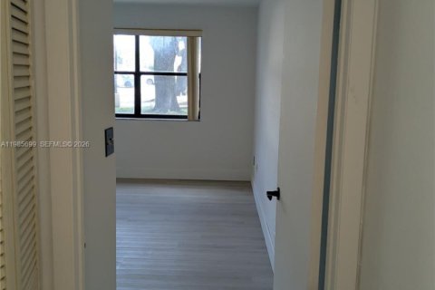 Купить кондоминиум в Майами, Флорида 6 комнат, 119.57м2, № 2085796 - фото 24
