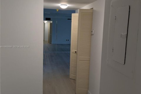 Купить кондоминиум в Майами, Флорида 6 комнат, 119.57м2, № 2085796 - фото 23