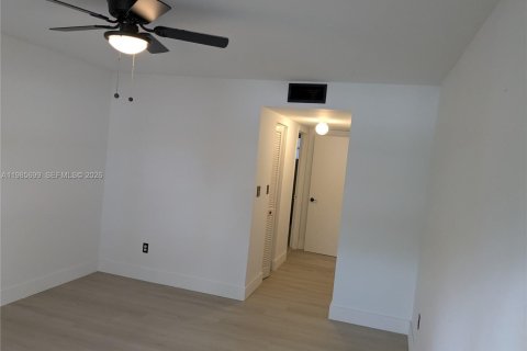 Купить кондоминиум в Майами, Флорида 6 комнат, 119.57м2, № 2085796 - фото 18