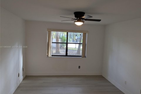 Купить кондоминиум в Майами, Флорида 6 комнат, 119.57м2, № 2085796 - фото 17