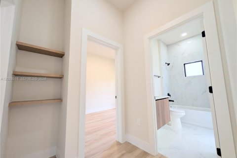 Casa en venta en North Port, Florida, 4 dormitorios, 161.74 m2 № 2087946 - foto 15