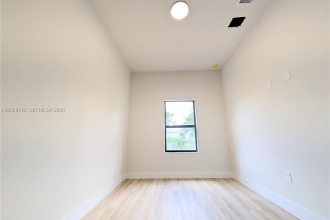 Casa en venta en North Port, Florida, 4 dormitorios, 161.74 m2 № 2087946 - foto 23