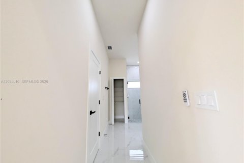 Casa en venta en North Port, Florida, 4 dormitorios, 161.74 m2 № 2087946 - foto 28