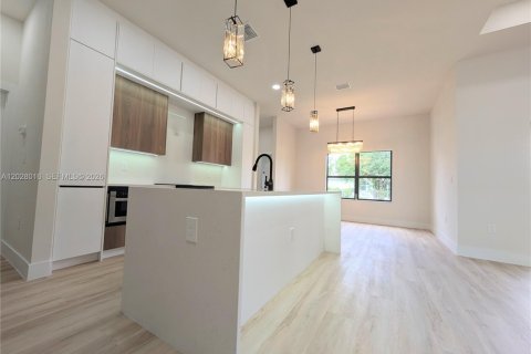 Casa en venta en North Port, Florida, 4 dormitorios, 161.74 m2 № 2087946 - foto 10