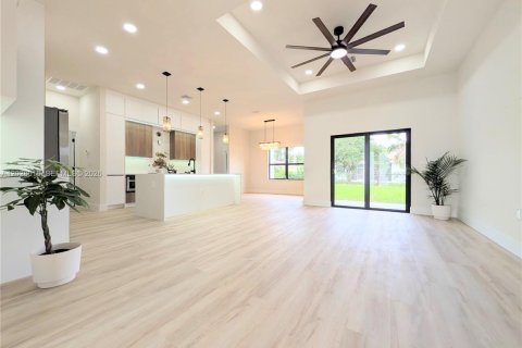 Casa en venta en North Port, Florida, 4 dormitorios, 161.74 m2 № 2087946 - foto 7