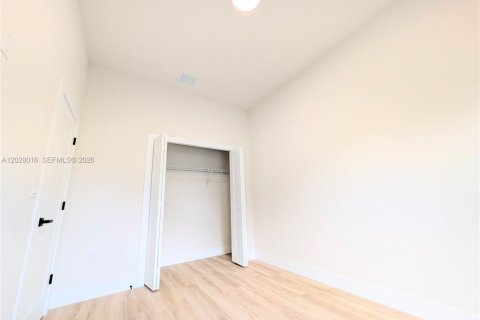 Casa en venta en North Port, Florida, 4 dormitorios, 161.74 m2 № 2087946 - foto 19