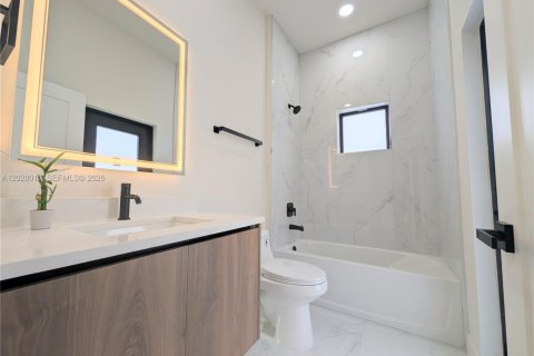 Casa en venta en North Port, Florida, 4 dormitorios, 161.74 m2 № 2087946 - foto 16