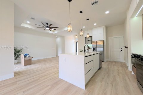 Casa en venta en North Port, Florida, 4 dormitorios, 161.74 m2 № 2087946 - foto 8