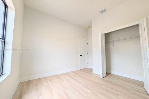 Casa en venta en North Port, Florida, 4 dormitorios, 161.74 m2 № 2087946 - foto 20